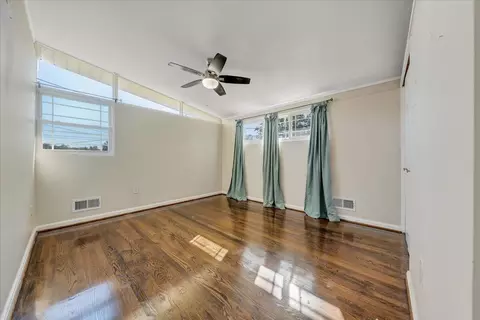 Bedroom - 910 Ridgecrest Dr, Roanoke, VA 24019 photo 3 of 6