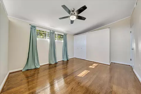 Bedroom - 910 Ridgecrest Dr, Roanoke, VA 24019 photo 4 of 6