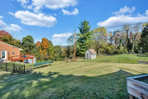 Exterior - 910 Ridgecrest Dr, Roanoke, VA 24019 photo 8 of 12
