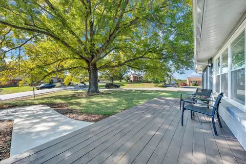 Exterior - 910 Ridgecrest Dr, Roanoke, VA 24019 photo 3 of 12