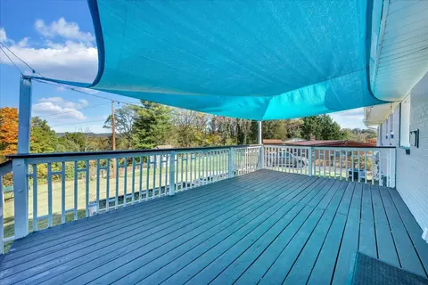 Exterior - 910 Ridgecrest Dr, Roanoke, VA 24019 photo 6 of 12