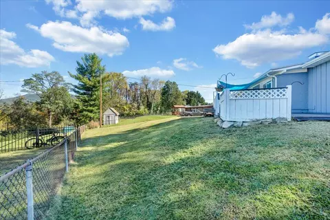 Exterior - 910 Ridgecrest Dr, Roanoke, VA 24019 photo 11 of 12