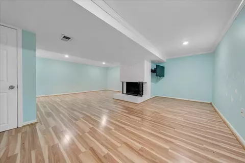 Living - 910 Ridgecrest Dr, Roanoke, VA 24019 photo 12 of 13