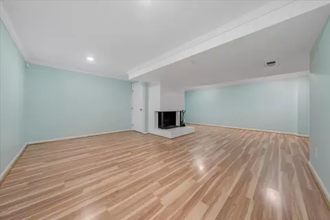 Living - 910 Ridgecrest Dr, Roanoke, VA 24019 photo 11 of 13