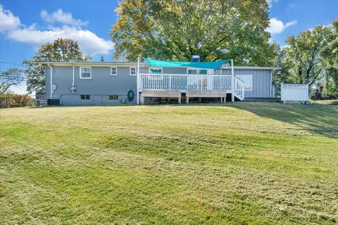 Exterior - 910 Ridgecrest Dr, Roanoke, VA 24019 photo 9 of 12