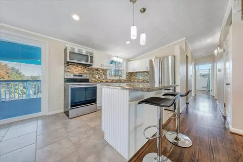 Kitchen - 910 Ridgecrest Dr, Roanoke, VA 24019 photo 1 of 2