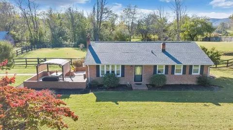 4081 Country Club Rd, Troutville, VA 24175