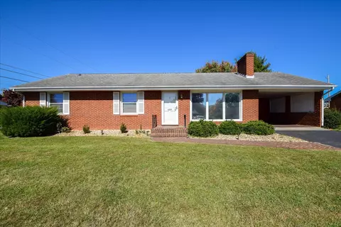 4329 Fontaine Dr, Roanoke, VA 24018