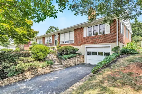 2433 Northminster Rd NW, Roanoke, VA 24012