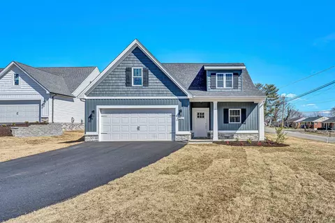 401 Decatur Cir, Salem, VA 24153
