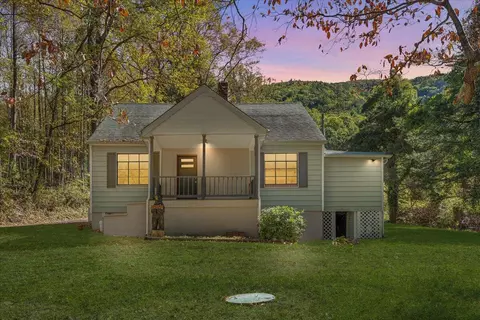 7111 Tall Oak Ln, Roanoke, VA 24018