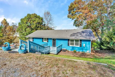 306 Hilltop Dr, Huddleston, VA 24104