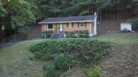 7464 Marie Dr, Roanoke, VA 24018