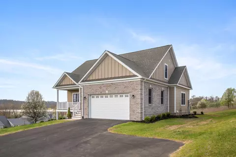 6903 Doral Dr, Radford, VA 24141