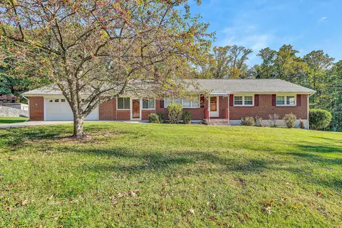 1571 Mountain Heights Dr, Salem, VA 24153