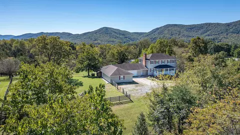 303 Victoria Dr, Troutville, VA 24175
