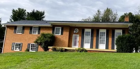 920 Norbourne Ave, Vinton, VA 24179