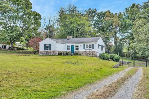 509 Crestland Dr, Roanoke, VA 24019