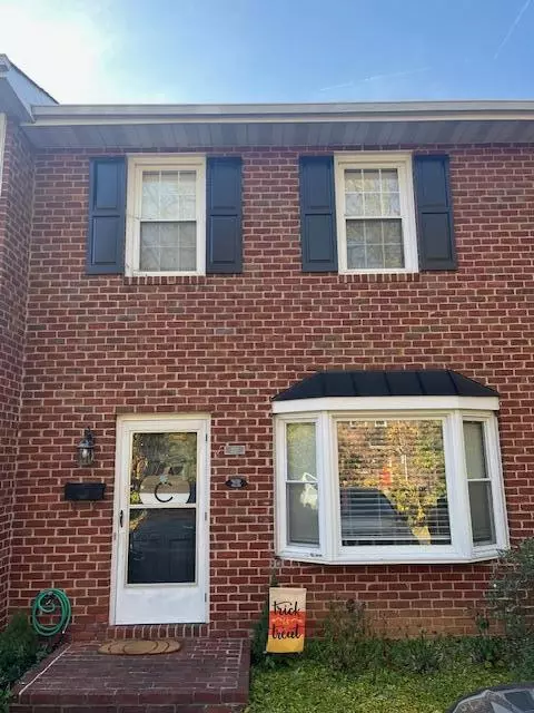 227 W W Main St, Salem, VA 24153