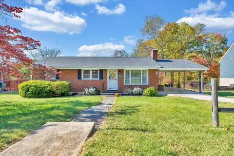 613 Doyle St, Salem, VA 24153