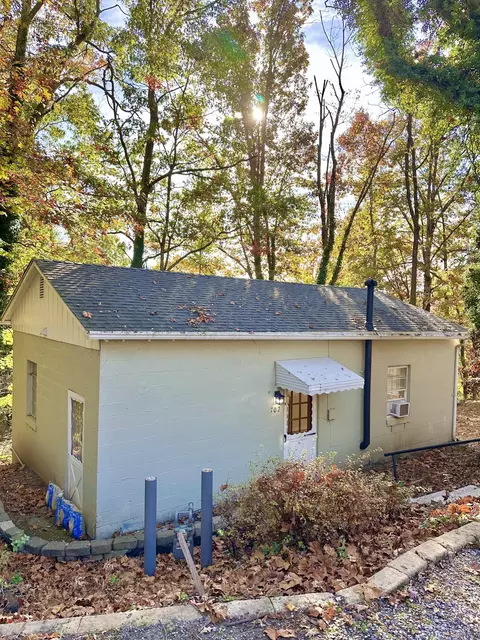 702 Jefferson Ave, Clifton Forge, VA 24422
