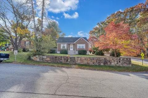 306 Pershing Ave, Radford, VA 24141 photo 5