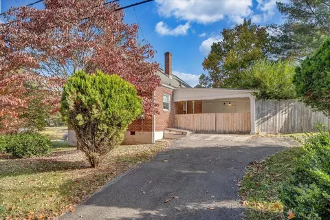 306 Pershing Ave, Radford, VA 24141 photo 7