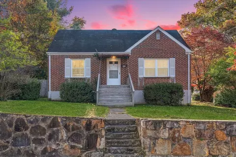 306 Pershing Ave, Radford, VA 24141