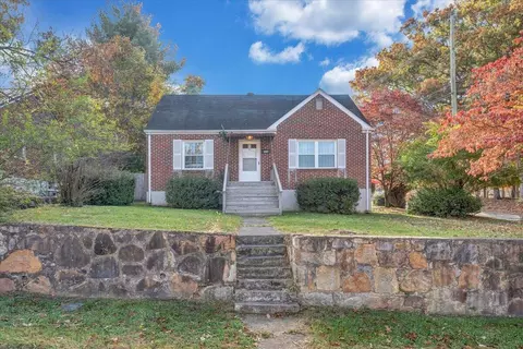 306 Pershing Ave, Radford, VA 24141 photo 2