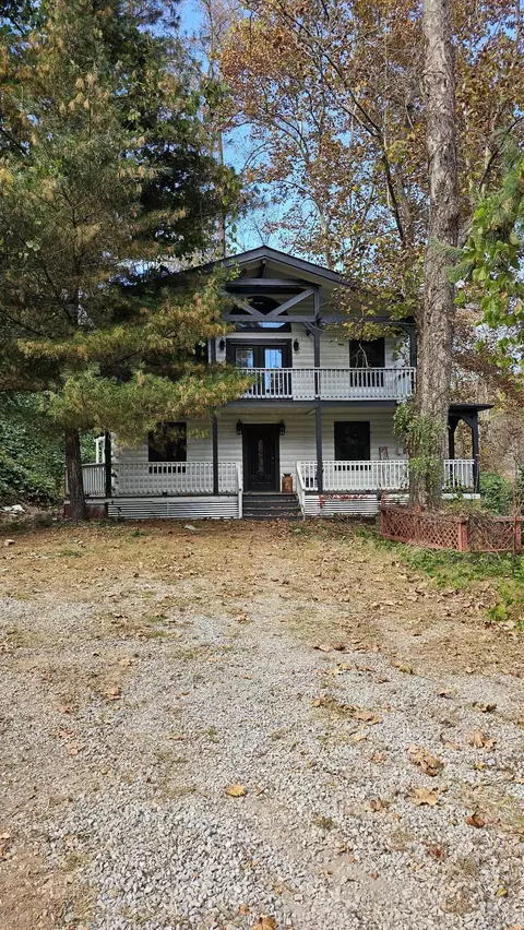 7619 Mt Chestnut Rd, Roanoke, VA 24018