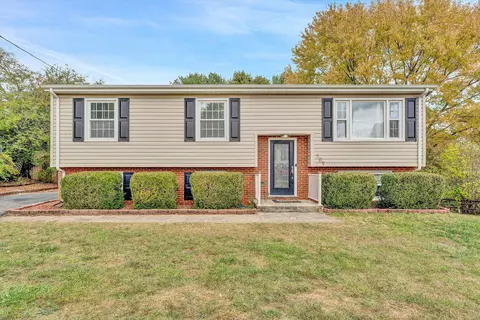 709 Ramada Rd, Vinton, VA 24179