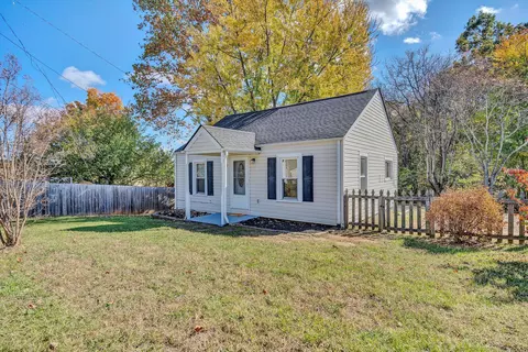 5 Bowles Dr, Rocky Mount, VA 24151