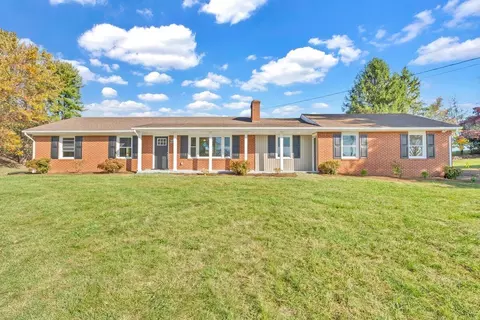 1910 Mayfield Dr, Roanoke, VA 24014