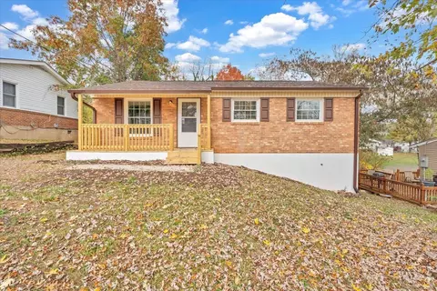 108 Northwood Ct, Martinsville, VA 24112
