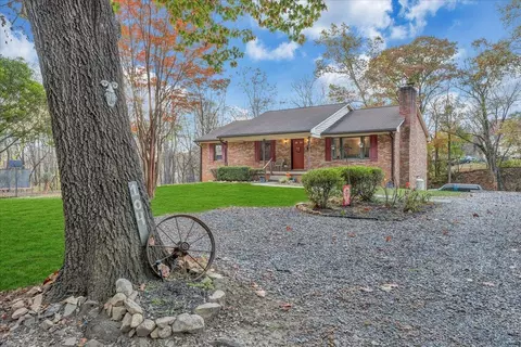 104 Orange Ln, Troutville, VA 24175