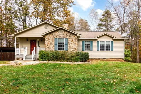 575 Mapleridge Dr, Wirtz, VA 24184