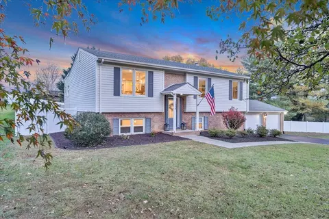 1334 Gates Cir, Roanoke, VA 24019
