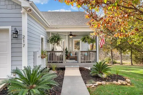 217 Retreat Ln, Huddleston, VA 24104