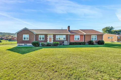 2601 Lindenwood Dr, Vinton, VA 24179