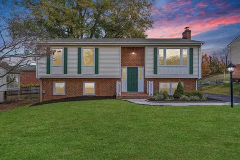 729 Finney Dr, Vinton, VA 24179