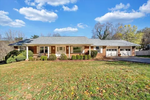 4770 Hickory Hill Dr, Roanoke, VA 24018