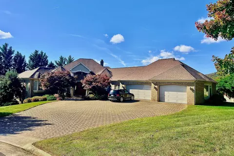 905 Douglas Ct, Salem, VA 24153