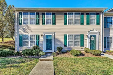 100 Gretchen Ct, Vinton, VA 24179