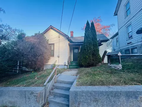 410 E Kline St, Covington, VA 24426 photo 2