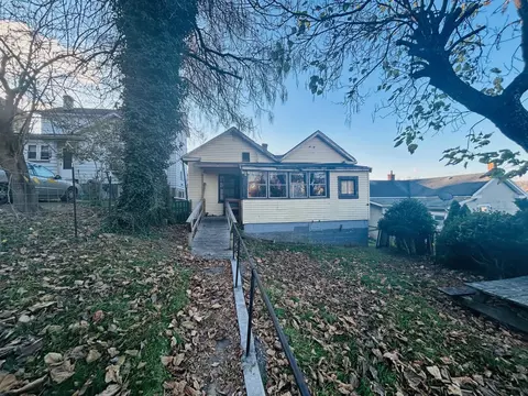 410 E Kline St, Covington, VA 24426