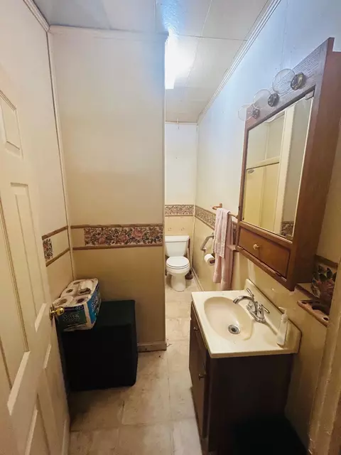 410 E Kline St, Covington, VA 24426 photo 6