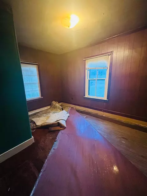 410 E Kline St, Covington, VA 24426 photo 7