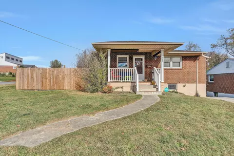 502 Whittaker Ave NE, Roanoke, VA 24012