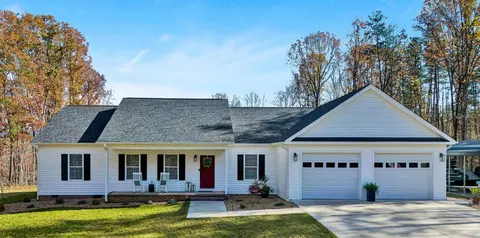 840 Jefferson Dock Rd, Penhook, VA 24137