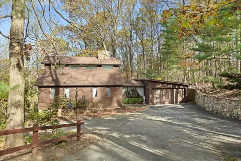 1127 Deer Run Dr, Vinton, VA 24179